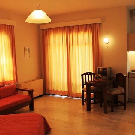 Calypso Hotel Apartments Hriszí Aktí Haniá Szoba fotó